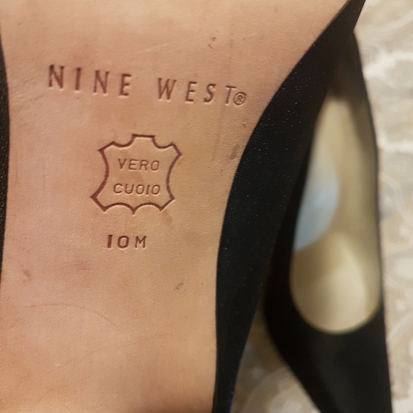 Size 14 dresses, but fits smaller. Shoes size 10 - Picture 3 of 8